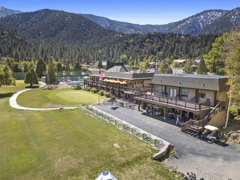 Pine Mountain Club clubhouse with restaurant, bar, and mountain views