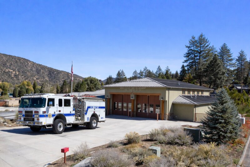 Kern County Fire Station 58 with fire engine in Pine Mountain Club