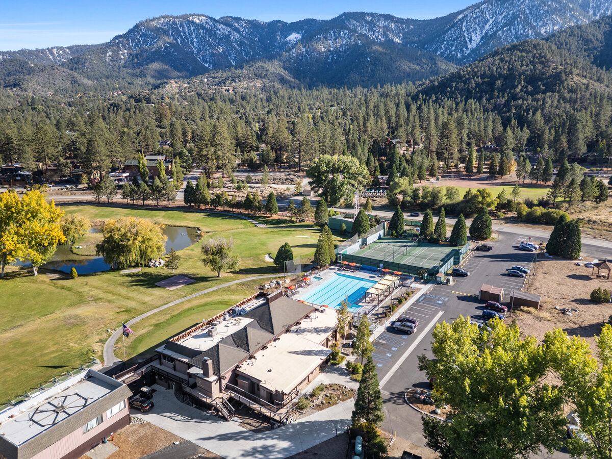 Pine Mountain Club mountain community in the Frazier Mountain area of California