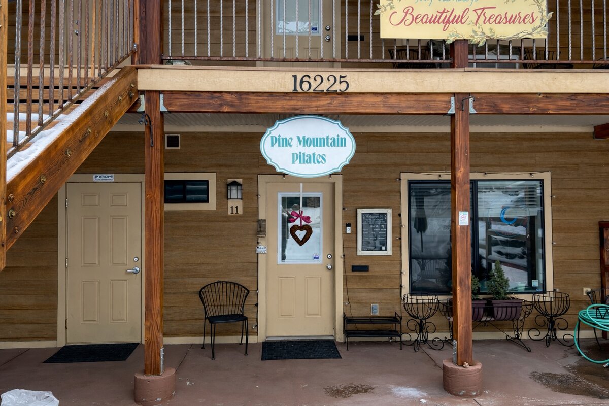 Pine Mountain Pilates and Beautiful Treasures storefronts on Pine Valley Lane
